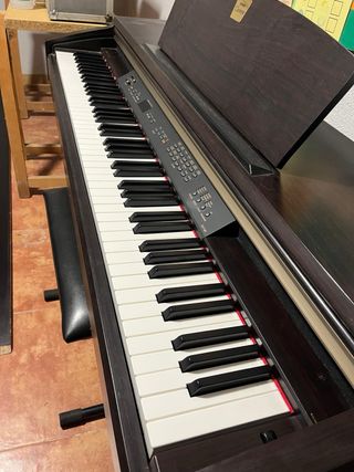 
Piano Yamaha Clavinova CLP-120 + banqueta + pedal