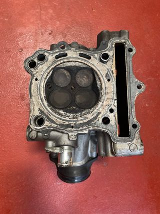 Culata trasera motor Suzuki SV600