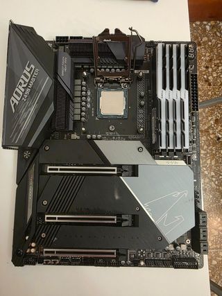 Z490 Aorus Master + i7 10700K +  32 gb de RAM
