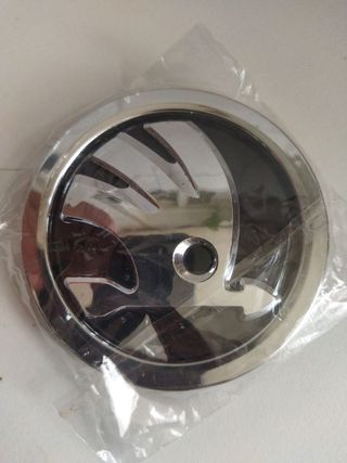 Emblema frontal Skoda 