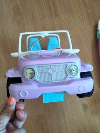 Coche y lancha Barbie: ¡Juguetes! 