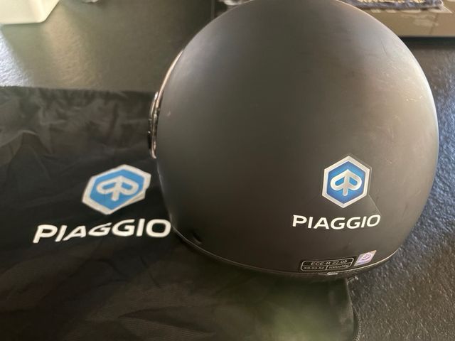 Casco Piaggio XS Jet negro mate.