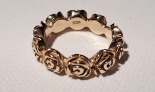 Anillo de plata y baño oro
 con rosas