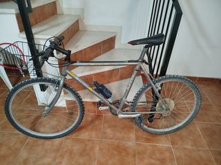 4 Bicicleta de montaña, 2 de niños y 2 de adultos.