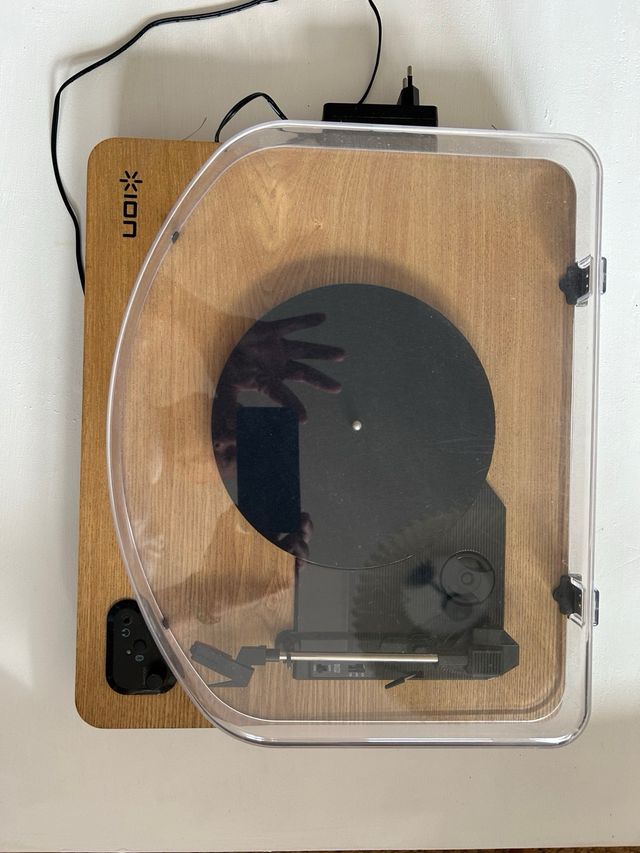 Giradiscos bluetooth ION marrón vintage