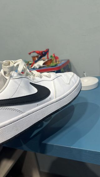 Tenis Nike blancas casi nuevas para mujer y hombre