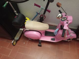 Moto Vespa rosa niña eléctrica 12V
