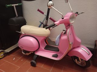 Moto Vespa rosa niña eléctrica 12V
