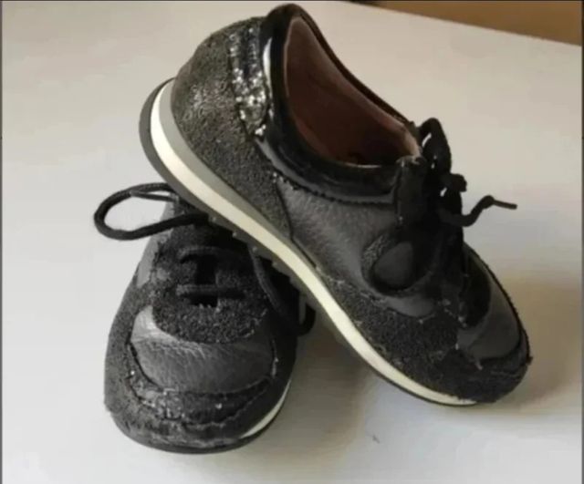 Zapatillas niña negras -talla 24