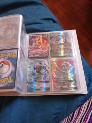Carpeta Pokémon TCG y cartas