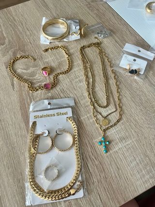 Lote 200 joyas NUEVAS de acero inoxid. y relojes