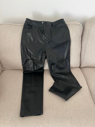 Pantalones de cuero negro