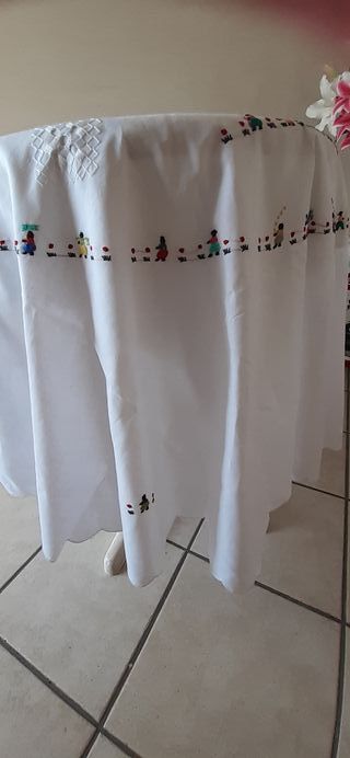 Tovaglia rotonda ricamata 6 persone