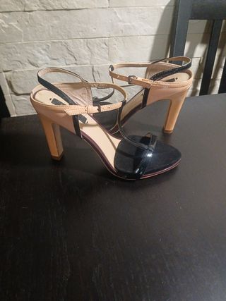 Sandalias Zara tacón beige-negro