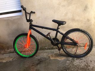 BMX negra / naranja usada