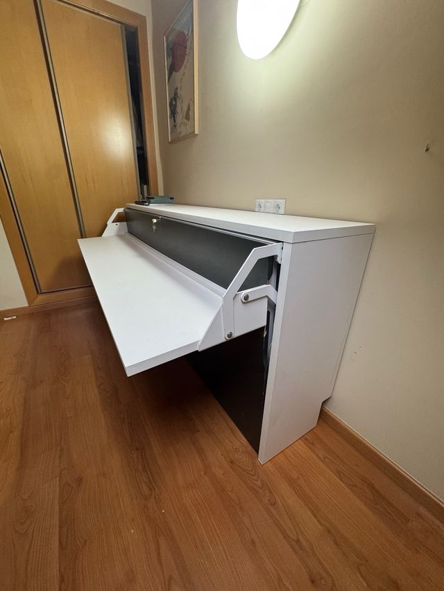 Cama abatible con escritorio