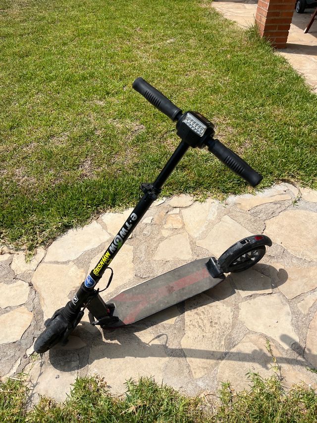 Patinete eléctrico E-Twow + cargador (roto)