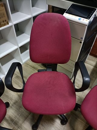 3 Sillas oficina rojas