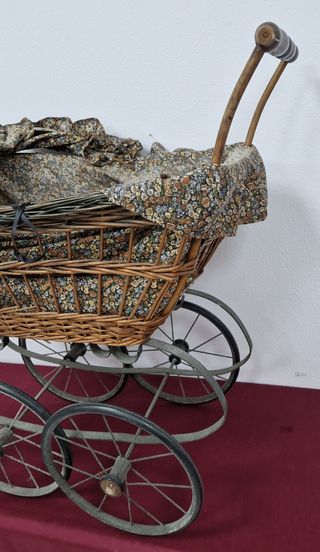 Cochecito bebé mimbre vintage