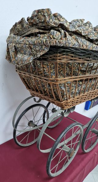 Cochecito bebé mimbre vintage