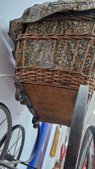 Cochecito bebé mimbre vintage