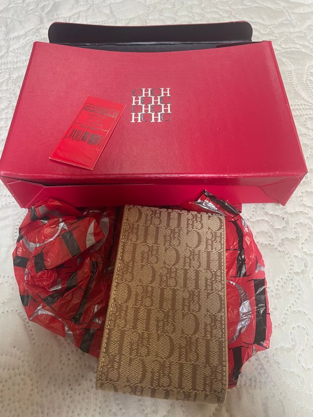 Pitillera Carolina Herrera beige