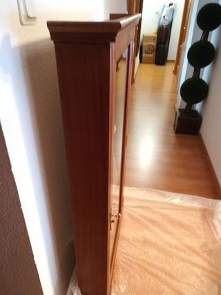 REBAJA Vitrina madera sapelly - Expositor