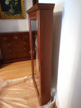 REBAJA Vitrina madera sapelly - Expositor