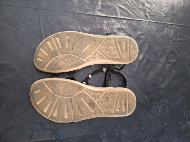 Sandalias planas negras doradas 39