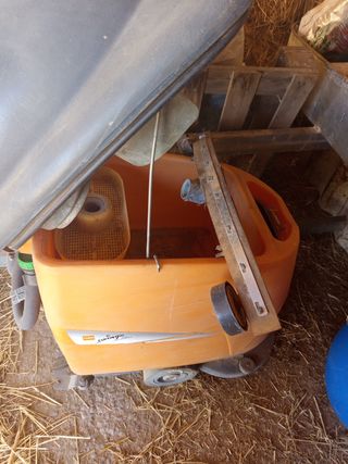 1 Fregadora Swingo 750B.  1 Fregadora comac vispa