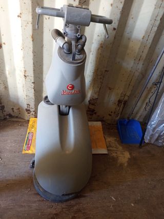 1 Fregadora Swingo 750B.  1 Fregadora comac vispa