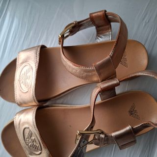 Sandalias Armani doradas