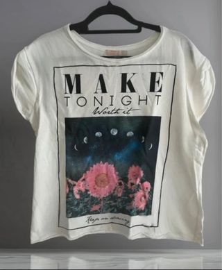 T-shirt Branca - Estampa Lua e Girassóis