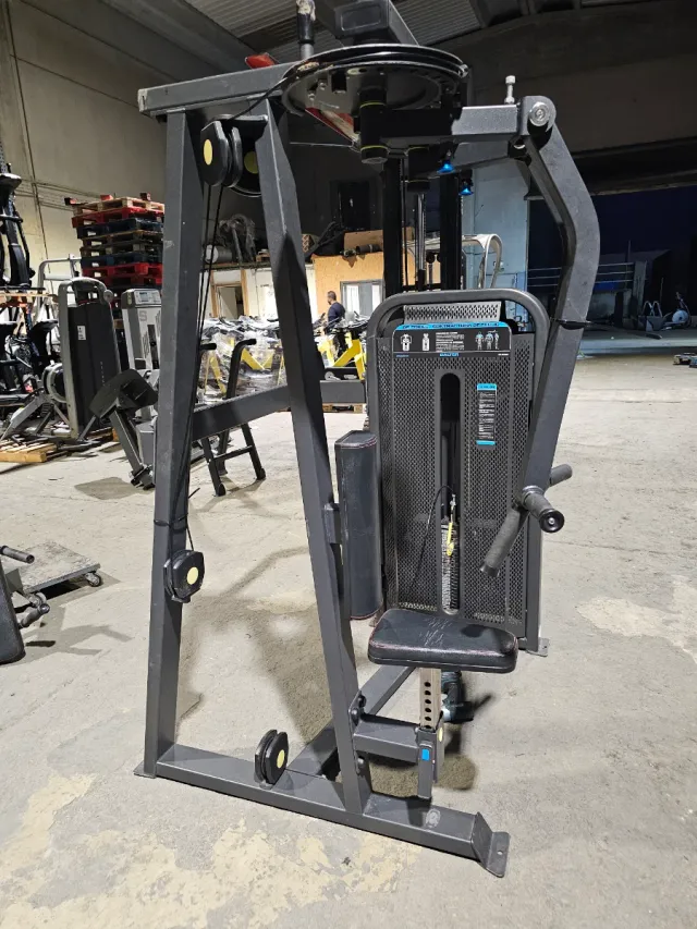 Lote de maquinaria de gimnasio. No vendo suelto.