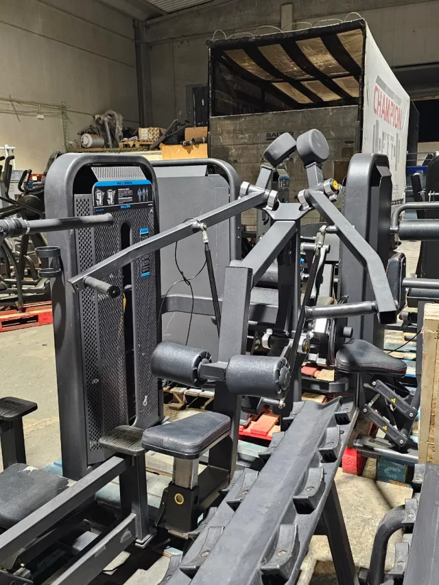 Lote de maquinaria de gimnasio. No vendo suelto.