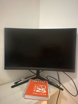 Monitor PHILIPS 27" curvo
precio “Negociable”