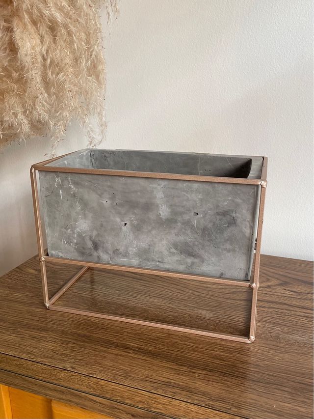 Macetero rectangular cemento con soporte