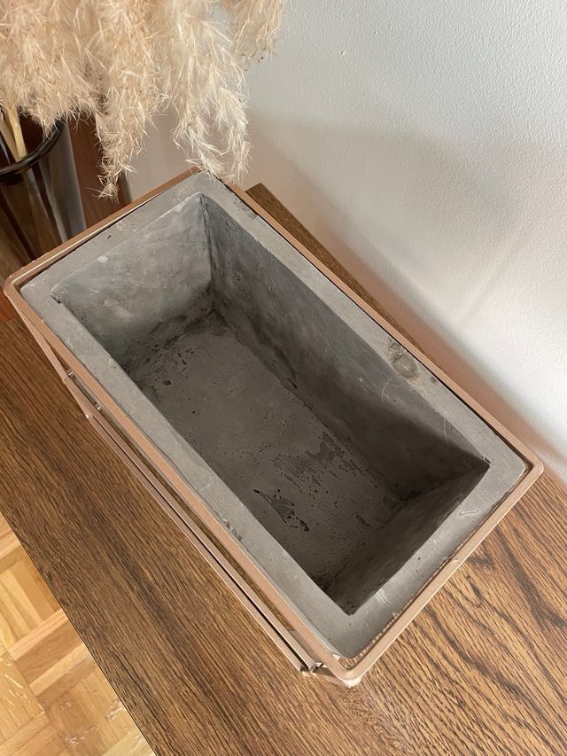 Macetero rectangular cemento con soporte