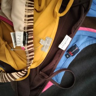 Stock top, vestiti e shorts ragazza