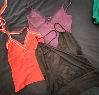 Stock top, vestiti e shorts ragazza