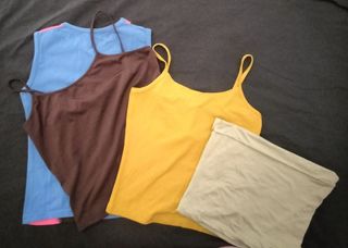 Stock top, vestiti e shorts ragazza
