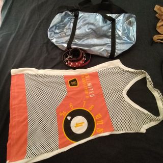 Stock top, vestiti e shorts ragazza