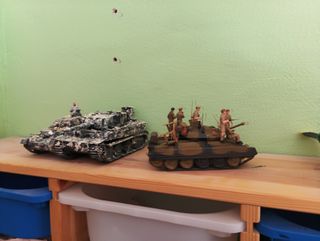 Se venden más de 50 maquetas militares 