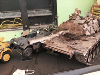 Se venden más de 50 maquetas militares 