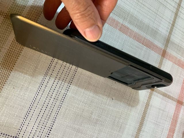 iPhone in ottime condizioni con vetrino protezione