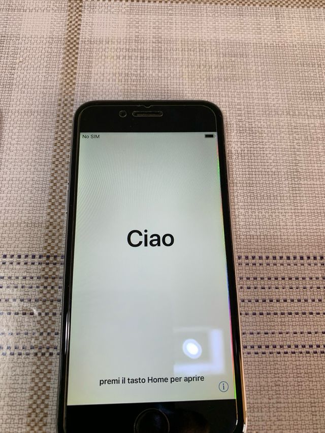 iPhone in ottime condizioni con vetrino protezione