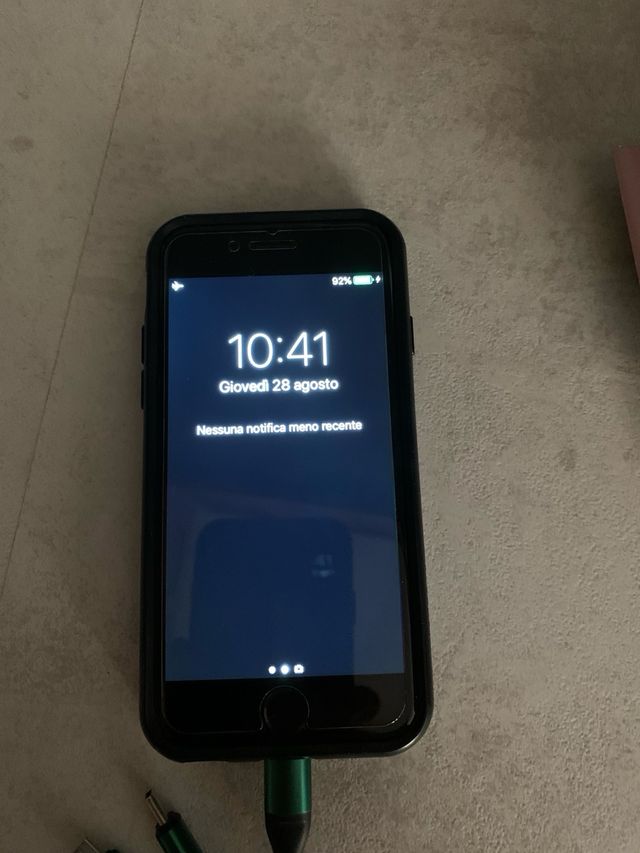 iPhone in ottime condizioni con vetrino protezione