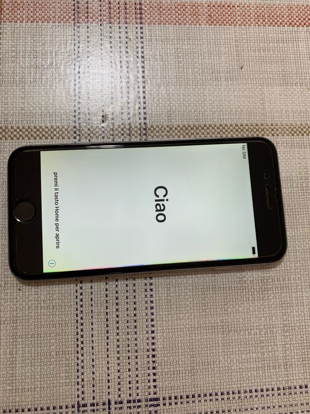 iPhone in ottime condizioni con vetrino protezione