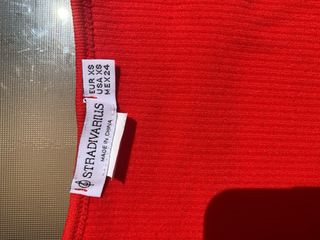 Top Stradivarius rojo talla XS