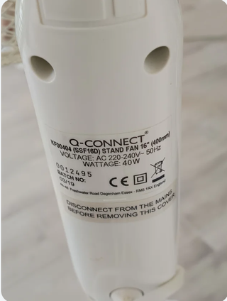 Ventilador blanco de pie